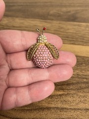 vintage hollycraft bug pin w/goldtone wings Pink signed