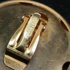 Vintage ERWIN PEARL Clip-on Earrings Gold Tone. 12-649