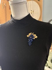 Vintage Gold Tone Leaf Blue Grape Cluster Brooch Pin