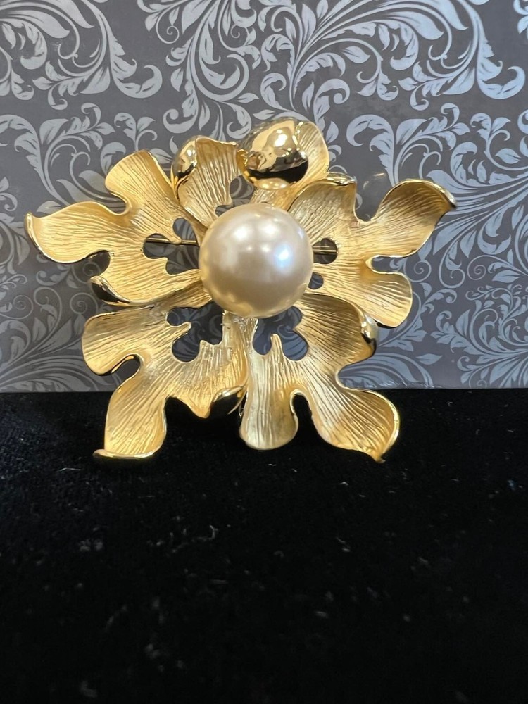 Roberto by RFM Simulated Pearl Goldtone Flower Pin