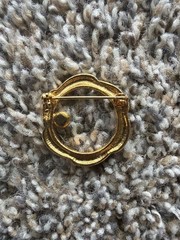 Vintage Gold Tone Textured Circle Brooch with Red Glass Cabochon Stone