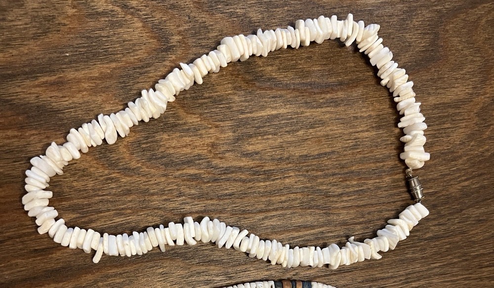 Vintage 70s Shell Chip Necklace 17″ Barrel Clasp Beach Surfer Boho Pearl Spacer