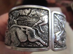 VTG Hinged Aluminum Clamper bracelet Buffalo Hunt Native OCT25-4