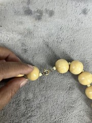 VINTAGE HAND STRUNG BEIGE BEAD NECKLACE