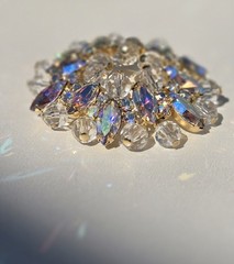 Vintage Aurora Borealis Rhinestone Crystal Wreath Circle Brooch Pin Gold Tone