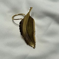 Vintage Leaf Gold Tone Textured Scarf Clip Clasp with Strong Clasp JM5