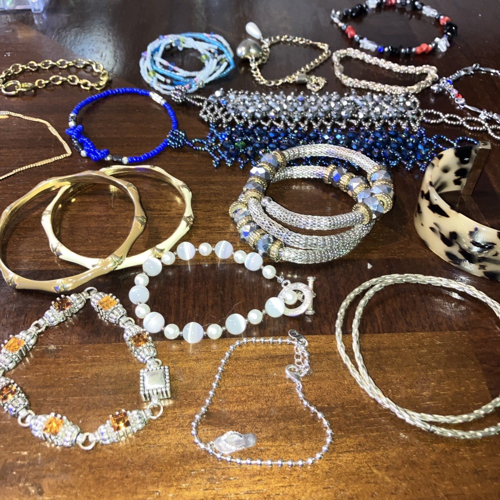 Lot of 19 Vintage and Modern Bracelets, plastic, acrylic, glass stones, & metal