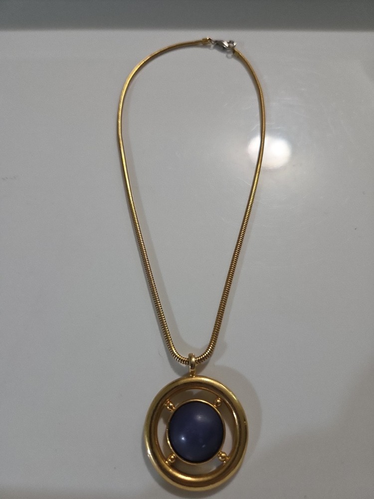 Vintage Lady Remington Blue Stone Pendant Necklace Gold Tone Chain