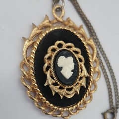 Oval Cameo Pendant Necklace Black White Profile Gold-Tone Filigree Frame