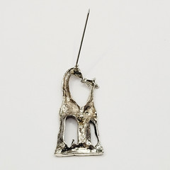 Giraffe Mom and Calf Baby Kissing Jezlaine Sterling 925 Filigree Vtg Brooch Pin