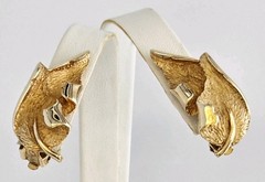 VINTAGE GOLD-PLATED TEXTURED POLISHED CLIMBER LEAF DESIGN CLIP-ON EARRINGS☆1.25