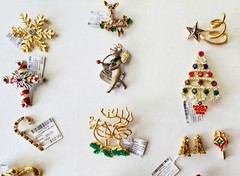 21 pc CHRISTMAS JEWELRY LOT BROOCH EARRINGS RHINESTONE GERRY’S, Louis Guisti, AK