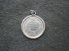 Aztec Maya Calendar Sun God Vintage Shiny Silvertone Bracelet Charm Pendant 2.4g