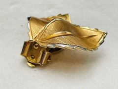 Double Leaf Gold Tone Faux Pearl Clip On Earrings Vintage Classic Elegant