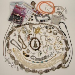 Vintage COSTUME JEWELRY LOT Wearable Necklaces Bracelets Brooches Rings Earrings