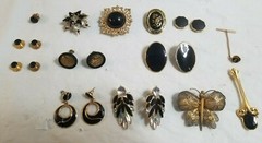 Vintage 21pc BLACK & GOLDTONE Jewelry Lot IOWA HAWKEYES GO HAWKS! MMLot 31