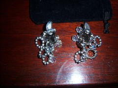 NICE VTG MCM Cluster Crystal Glass Faceted Beaded Silver Tone Clip on EARRINGS