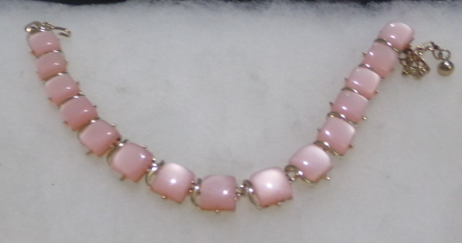 VINTAGE SIGNED CORO PINK THERMOSET NECKLACE 1950’S – 1960’s