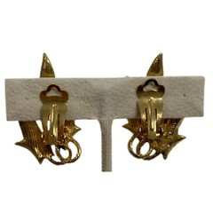 Vintage Mode Art Clip Earrings Leaf Black Enamel Signed Retro 1970s Old Money