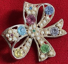 Very Nice Gold Tone/Multi Colored Stone Pendant – A Must Have for Any Occassion!