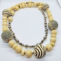 Vintage Plastic White/Off-White Black Zebra Leopard Beaded Necklace 32″