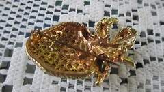 VINTAGE HIGH END STRAWBERRY PIN PAVE PERIDOT GREEN & GARNET RED CRYSTALS USA
