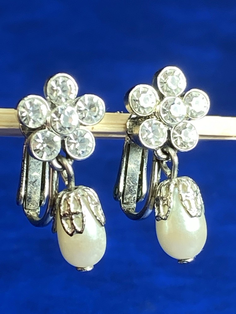 Vtg Silvertone Rhinestone Faux Pearl Flower Dangle Drop Clip On Estate Earrings