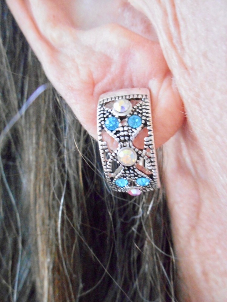 Authentic Vintage 1990’s Silver Tone Rhinestone Clip Glamour Earrings