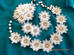 RARE CORO SNOW FLOWERS SOFT PLASTIC RHINESTONE NECKLACE EARRINGS BROOCH SET