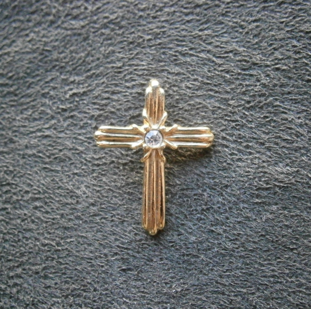 Ribbed Cross with Clear Crystal Goldtone Vintage Pendant 2.0g