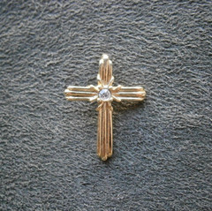 Ribbed Cross with Clear Crystal Goldtone Vintage Pendant 2.0g