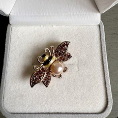 LC Lauren Conrad Gold Bumble Bee Rhinestones Faux Pearl Brooch Pin Jewelry