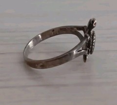 Vintage *Bent Band* Sterling Silver Onyx? Turtle Tarnished Ring Size 7.25