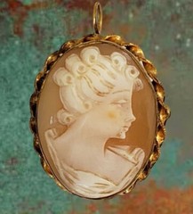 Vintage 1/23 12k Gold Filled Hand Carved Shell Cameo Brooch
