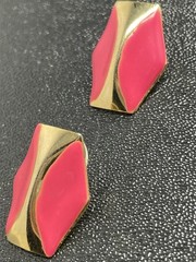 Vintage 1” Pink Enameled Gold Tone Abstract Earrings