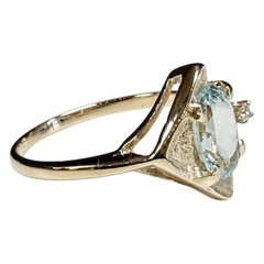 10k Gold Aquamarine & Diamond Chip Ring