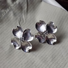 Vintage Stuart Nye 925 Sterling Silver Dogwood Flower Earrings – 3.1 g
