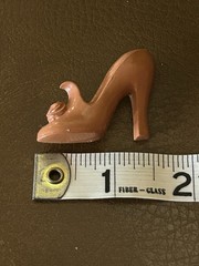 Vintage 1940s 1950s Women’s High Heel Brooch Pin – Pink / Salmon Color