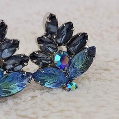 1950s Vintage Clip Leaf Earrings with Blue and Aurora Borealis Rhinestones – 195