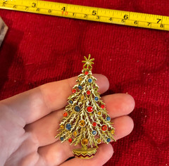 UNIQUE HOLIDAY SIGNED ART CHRISTMAS TREE ESTATE RHINESTONE FIGURAL BROOCH PIN NR