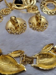15 Piece Jewelry Vintage Signed Monet Lot 5 Neck 1 Bracelet 3 Brooch 6 Pair Ear