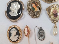 Vintage Estate Jewelry Lot Brooches Ring Locket Pendant Cameo Victorian Style
