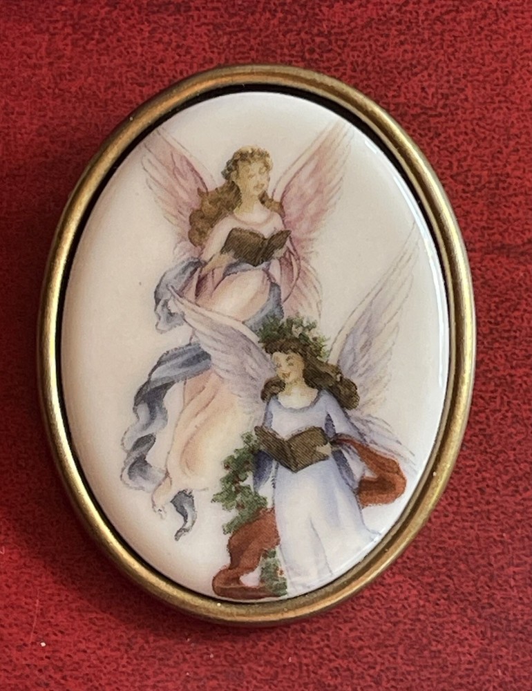 Beautiful Vintage Large Oval Porcelain 2 Beautiful Angels Pin Brooch