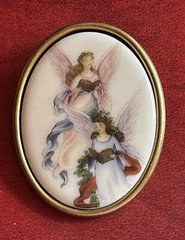 Beautiful Vintage Large Oval Porcelain 2 Beautiful Angels Pin Brooch