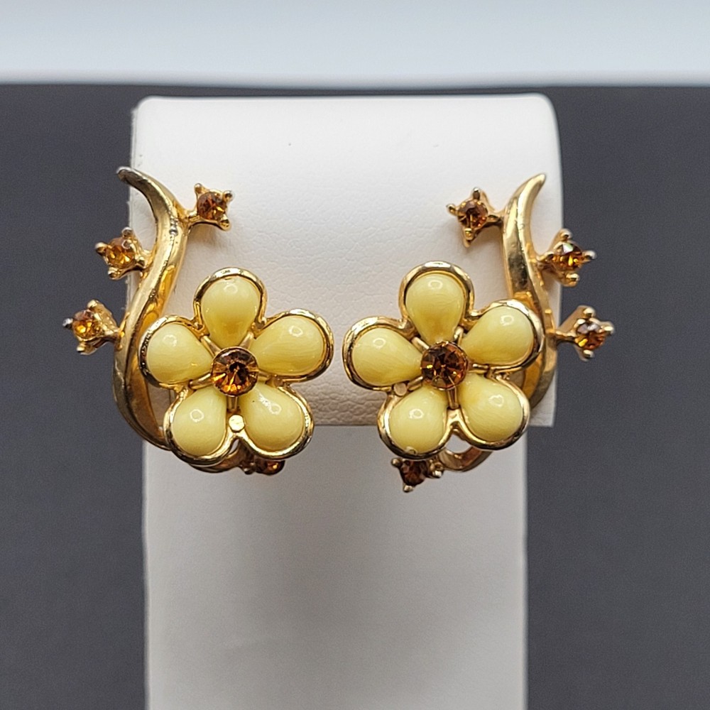 Pale Yellow Thermoset Flower w Orange Rhinestone Gold Tone Clip On Vtg Earrings