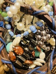 5 Lb Lot Fashion Costume Beaded Bracelets Vintage Mod Boho Glass Lucite Acrylic