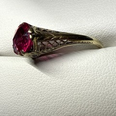 Antique. 14K Gold 1.5 Carat Ruby Antique Filigree Ring Size 6.5 Grams 2.0