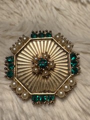 Vintage Gold Tone Sunburst Faux Pearl Emerald Green Rhinestone Brooch Pin