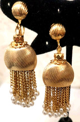Vintage Pearl Dangle Chain Earrings Drop Swirl Clip On Closure Gold tone
