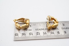 Vintage Clip On Earrings Gold Tone B8